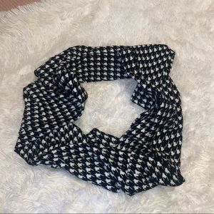 Vintage Houndstooth Circle Scarf